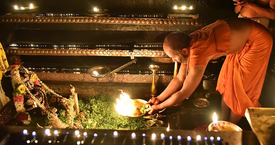 ಕೃಷ್ಣದೇವರಿಗೆ ಅರ್ಘ್ಯ ಅರ್ಪಣೆ