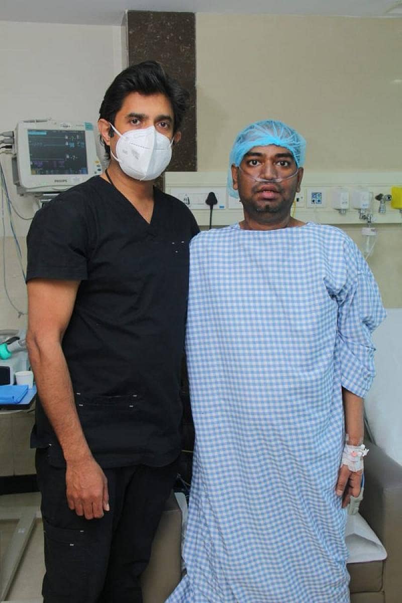 ರೋಗಿಯೊಂದಿಗೆ ಡಾ. ಸಂದೀಪ್ ಅತ್ತಾವರ –ಟ್ವಿಟರ್ ಚಿತ್ರ