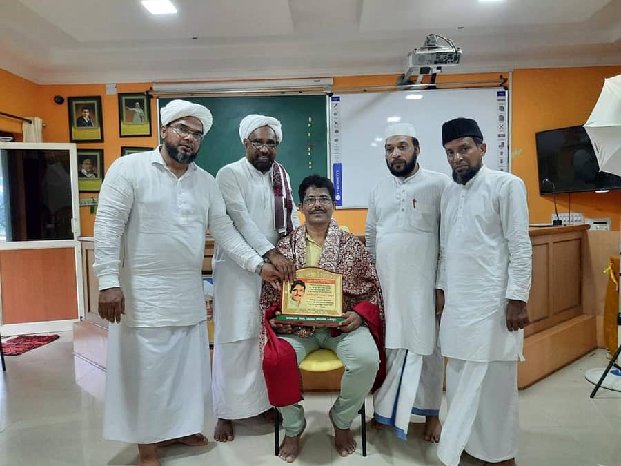 ರಾಷ್ಟ್ರ ಪ್ರಶಸ್ತಿ ವಿಜೇತ ಶಿಕ್ಷಕ ಯಾಕೂಬ್ ಅವರನ್ನು ಈಚೆಗೆ ರಾಜ್ಯ ದಾರಿಮಿ ಒಕ್ಕೂಟದ ವತಿಯಿಂದ ಸನ್ಮಾನಿಸಲಾಯಿತು