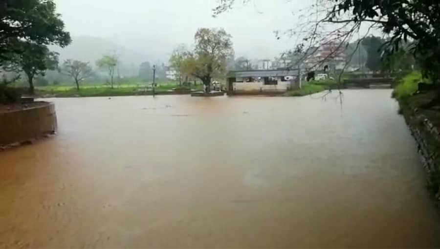 ಕೊಡಗಿನ ಭಾಗಮಂಡಲದ ತ್ರಿವೇಣಿ ಸಂಗಮದಲ್ಲಿ ನೀರಿನ ಹರಿವು ಹೆಚ್ಚಳವಾಗಿದೆ