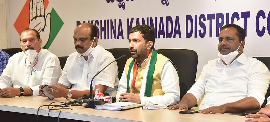 ಕೆಪಿಸಿಸಿ ಕಾರ್ಯಾಧ್ಯಕ್ಷ ಸಲೀಂ ಅಹ್ಮದ್ ಮಂಗಳೂರಿನಲ್ಲಿ ಭಾನುವಾರ ಸುದ್ದಿಗೋಷ್ಠಿಯಲ್ಲಿ ಮಾತನಾಡಿದರು–ಪ್ರಜಾವಾಣಿ ಚಿತ್ರ