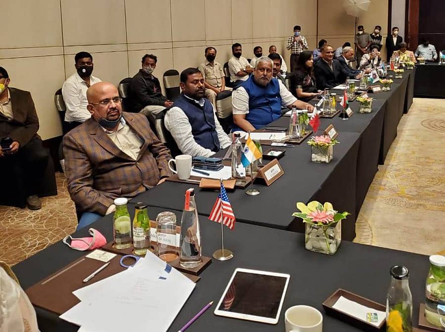 ಫಾರಿನ್ ಇನ್ವೆಸ್ಟರ್ ಕೌನ್ಸಿಲ್ (ಎಫ್.ಐ.ಸಿ) ಸದಸ್ಯರಾಗಿ ನೇಮಕಗೊಂಡಿರುವ ಕೊಪ್ಪಳದ ಅಮರೇಶ ಕರಡಿ ಬೆಂಗಳೂರಿನಲ್ಲಿ ನಡೆದ ಹೂಡಿಕೆದಾರರ ಸಮಾವೇಶದಲ್ಲಿ ಪಾಲ್ಗೊಂಡು ಗಮನ ಸೆಳೆದರು