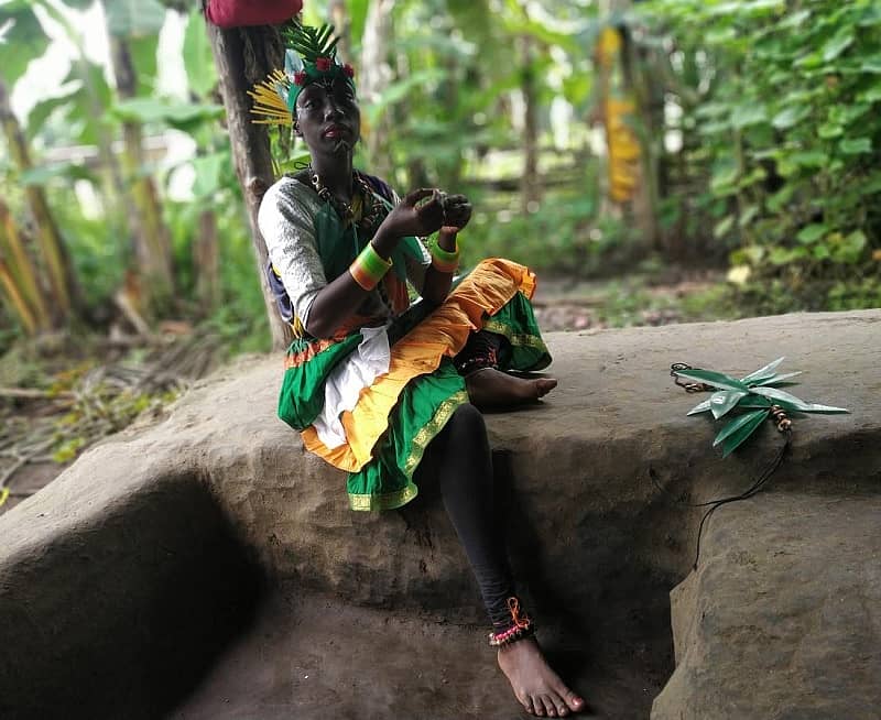 ವೇಷಭೂಷಣ ಧರಿಸಿ, ನೃತ್ಯಕ್ಕೆ ಸನ್ನದ್ಧಗೊಳ್ಳುವುದು ಹಿಂಗss ಮತ್ತ...