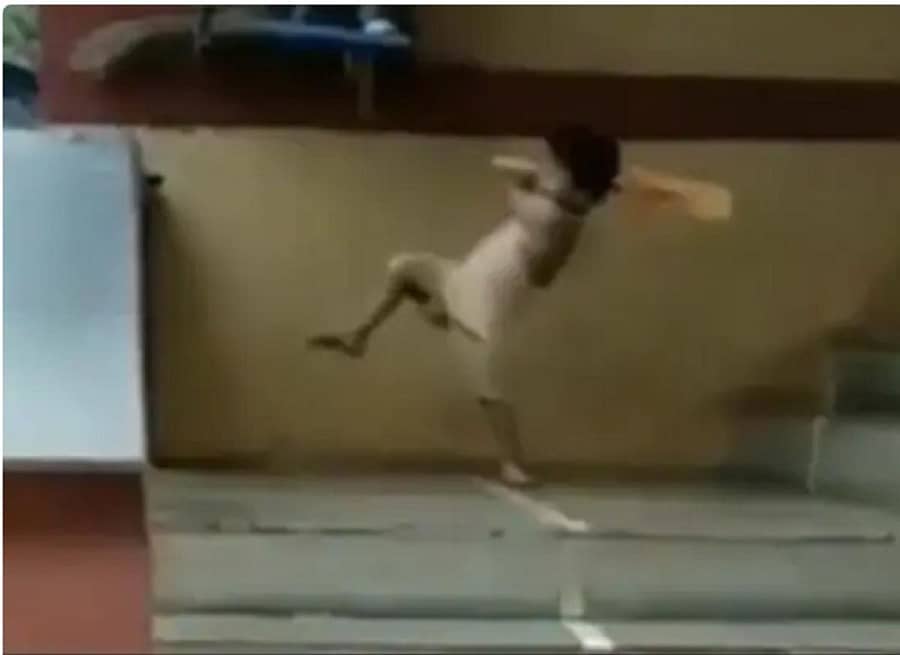 ಆಕಾಶ್ ಚೋಪ್ರಾ ಟ್ವೀಟ್ ಮಾಡಿರುವ ವಿಡಿಯೊದಲ್ಲಿರುವ ಬಾಲಕನ ಬ್ಯಾಟಿಂಗ್ ಶೈಲಿ