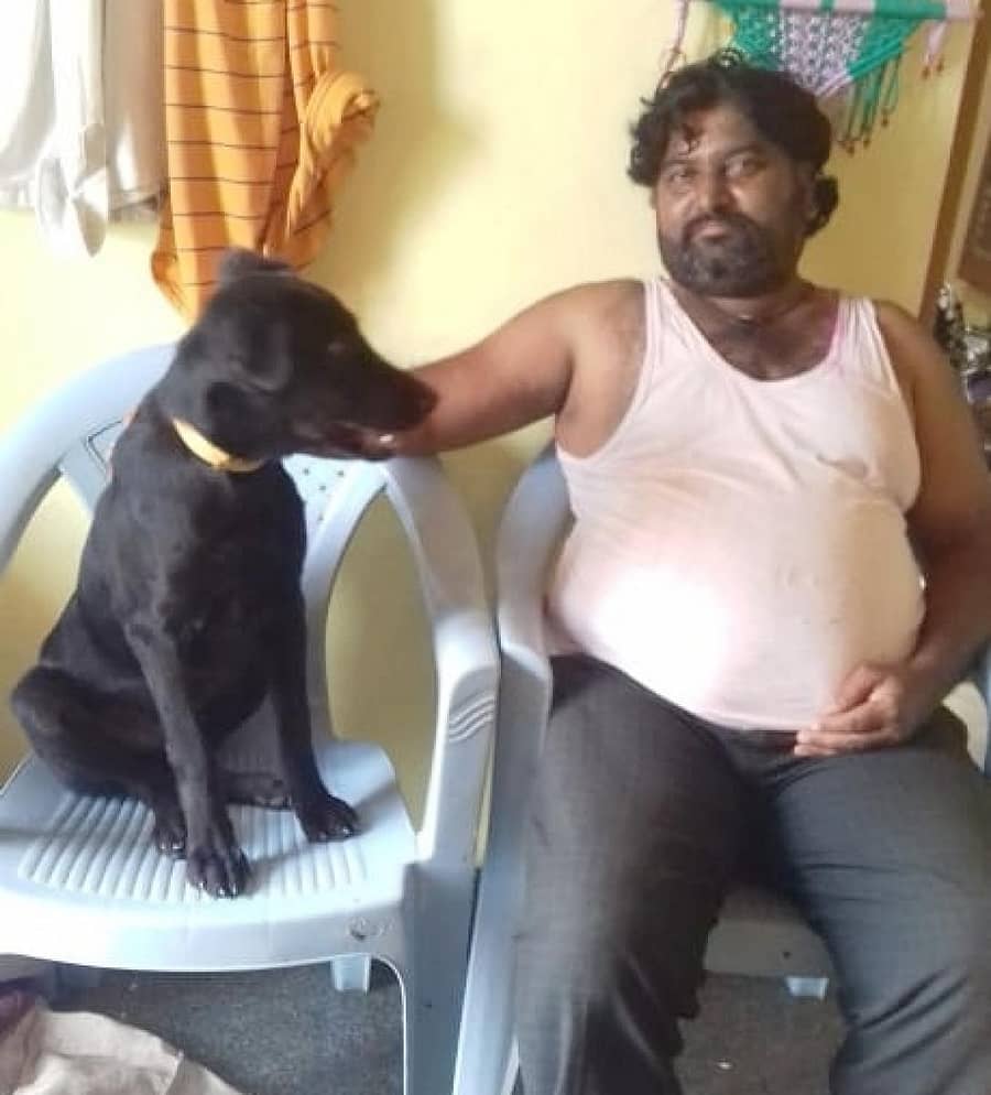 ತನ್ನ ಯಜಮಾನನೊಂದಿಗೆ ಶ್ವಾನ