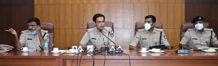 ಮಂಗಳವಾರ ಸುದ್ದಿಗೋಷ್ಠಿಯಲ್ಲಿ ಎಸ್ಪಿ ಗಿರೀಶ್ ಮಾತನಾಡಿದರು