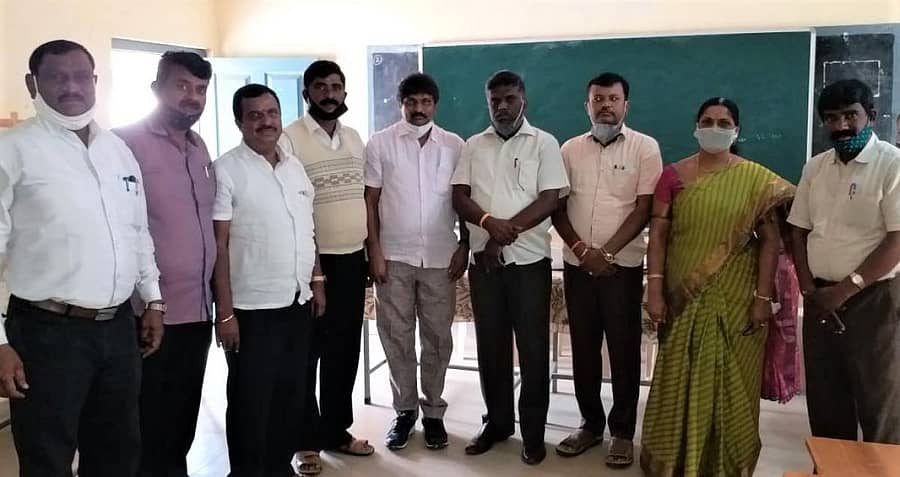 ಬಡ್ತಿ ಪಡೆದ ಶಿಕ್ಷಕರನ್ನು ಅಭಿನಂದಿಸಲಾಯಿತು