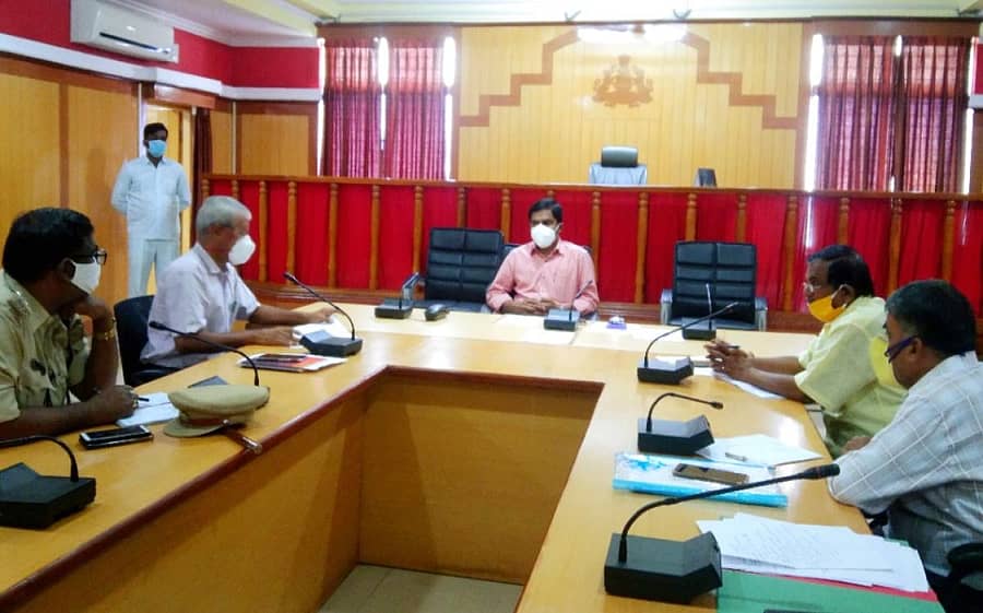 ಗದಗ ಜಿಲ್ಲಾಧಿಕಾರಿ ಕಚೇರಿಯಲ್ಲಿ ನಡೆದ ಸಭೆಯಲ್ಲಿ ಎಂ.ಸುಂದರೇಶ್‌ ಬಾಬು ಮಾತನಾಡಿದರು. ಡಿಡಿಪಿಐ ಬಸವಲಿಂಗಪ್ಪ ಜಿ.ಎಂ. ಇದ್ದಾರೆ