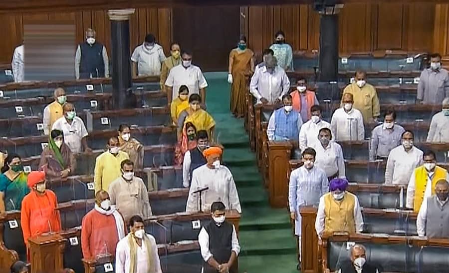 ಲೋಕಸಭೆಯಲ್ಲಿ ಸಂಸದರು ಮೌನಾಚರಣೆ ಮುಖಾಂತರ ರಾವ್ ಅವರ ನಿಧನಕ್ಕೆ ಸಂತಾಪ ವ್ಯಕ್ತಪಡಿಸಿದರು –ಪಿಟಿಐ ಚಿತ್ರ