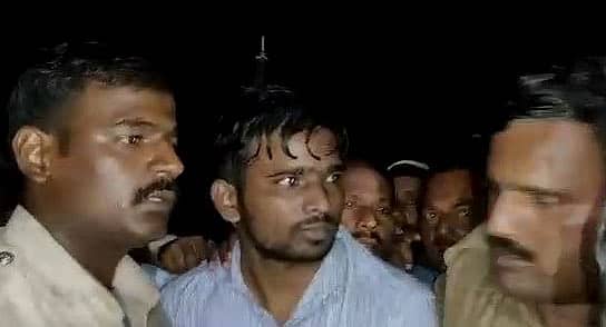 ಜೆಸ್ಕಾಂ ಎಇಇ ಅವರೊಂದಿಗೆ ಕಾರಿನಲ್ಲಿದ್ದ ಯುವಕ