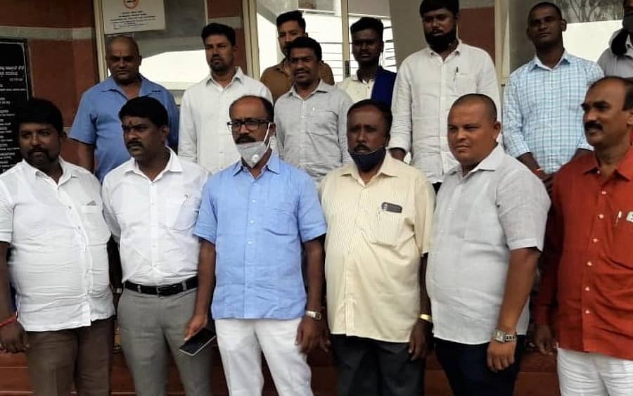 ಪ್ರತಿಕಾಗೋಷ್ಠಿಯಲ್ಲಿ ಹಾಜರಿದ್ದ ಮಾದಿಗ ಸಂಘಟನೆಗಳ ಪದಾಧಿಕಾರಿಗಳು.