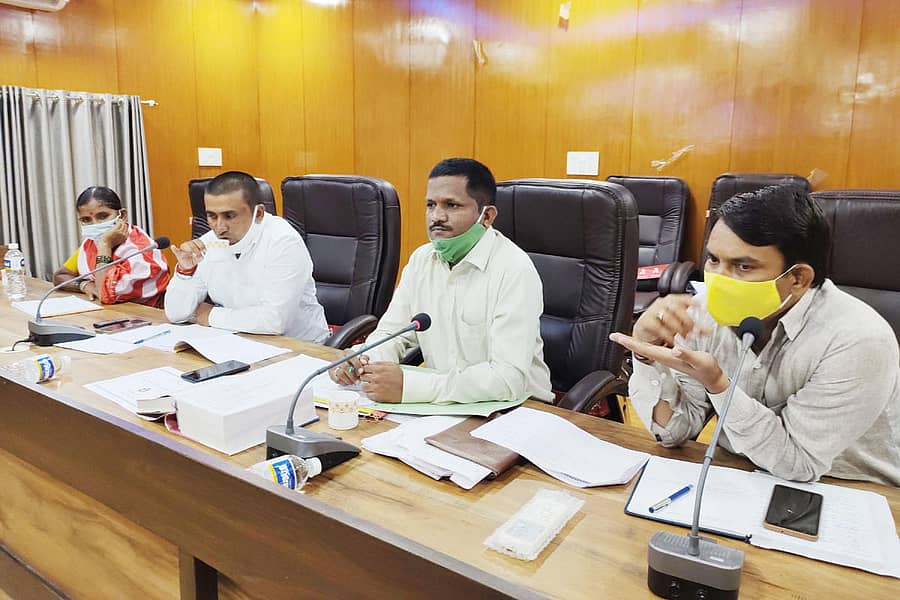 ಗುರುಮಠಕಲ್ ಪಟ್ಟಣದಲ್ಲಿ ಜರುಗಿದ ತಾಲ್ಲೂಕು ಪಂಚಾಯತಿ ಸಾಮಾನ್ಯ ಸಭೆಯಲ್ಲಿ ತಹಶೀಲ್ದಾರ್ ಸಂಗಮೇಶ ಜಿಡಗೆ ಮಾತನಾಡಿದರು