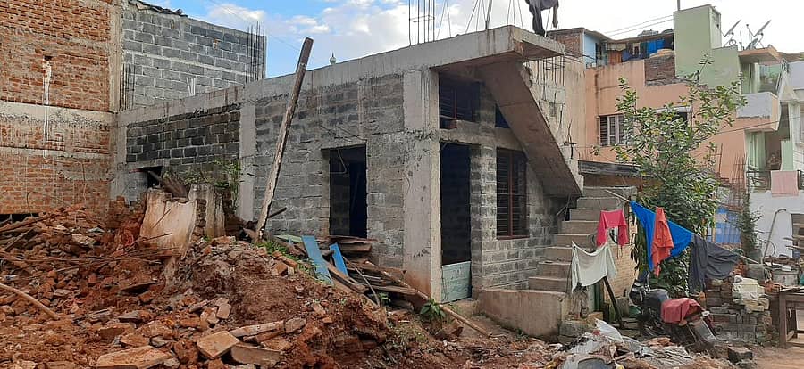 ಇನ್ನೂ ಪೂರ್ಣಗೊಳ್ಳದ ಗಿರಣಿಚಾಳದ ಆಶ್ರಯ ಮನೆ