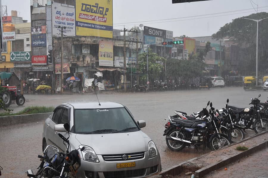 ಚಿಕ್ಕಬಳ್ಳಾಪುರದಲ್ಲಿ ಭಾನುವಾರ ಮಳೆ ಸುರಿಯಿತು