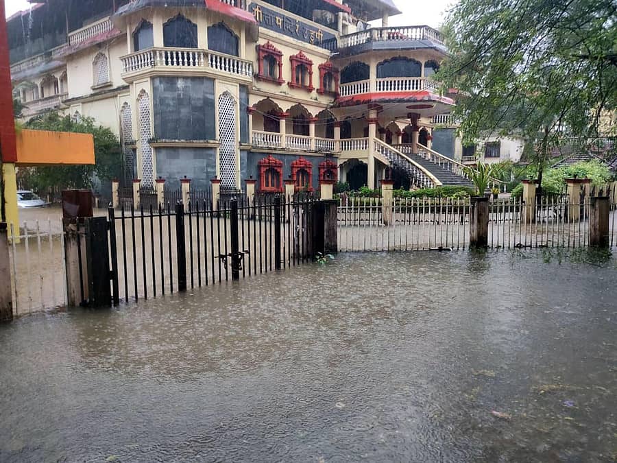 ಉಡುಪಿಯ ಕೃಷ್ಣಮಠ ಜಲಾವೃತಗೊಂಡಿರುವ ದೃಶ್ಯ. -ಪ್ರಜಾವಾಣಿ ಚಿತ್ರ: ಉಮೇಶ್ ಮಾರ್ಪಳ್ಳಿ