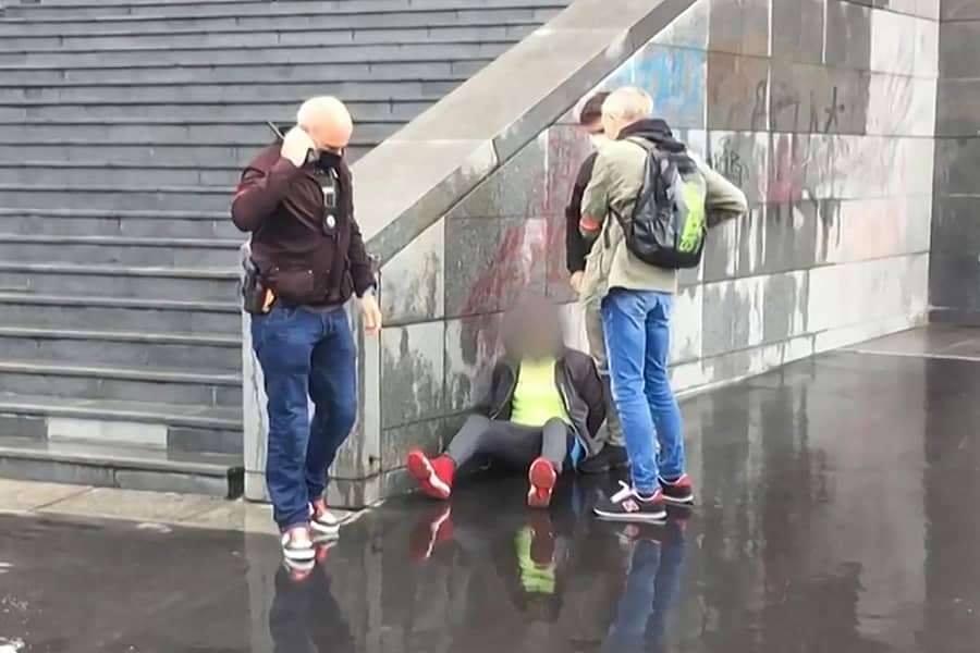 ಚೂರಿ ಇರಿತದಿಂದ ನಾಲ್ವರು ಗಾಯಗೊಂಡ ಘಟನೆಯ ಆರೋಪಿ ಎನ್ನಲಾದ ವ್ಯಕ್ತಿಯನ್ನು ಪ್ಯಾರಿಸ್ ಪೊಲೀಸರು ಶುಕ್ರವಾರ ಬಂಧಿಸಿದ್ದಾರೆ – ಎಎಫ್ಪಿ ಚಿತ್ರ