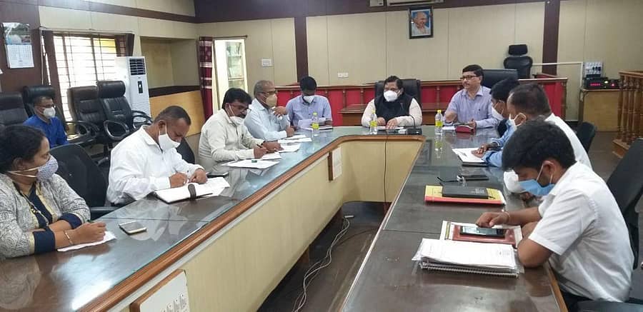 ಗಾಂಧಿ ಜಯಂತಿ ಅಂಗವಾಗಿ ಹಾವೇರಿ ಜಿಲ್ಲಾಧಿಕಾರಿ ಕಚೇರಿ ಸಭಾಂಗಣದಲ್ಲಿ ಶುಕ್ರವಾರ ಸಂಜಯ ಶೆಟ್ಟೆಣ್ಣವರ ನೇತೃತ್ವದಲ್ಲಿ ಪೂರ್ವಭಾವಿ ನಡೆಯಿತು