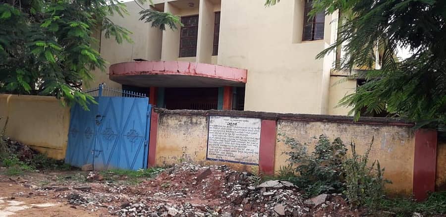 ಶಿಥಿಲಾವಸ್ಥೆಯ ಹಂತದಲ್ಲಿರುವ ತಿಪಟೂರು ಡಾ.ಬಿ.ಆರ್‌.ಅಂಬೇಡ್ಕರ್ ಭವನ