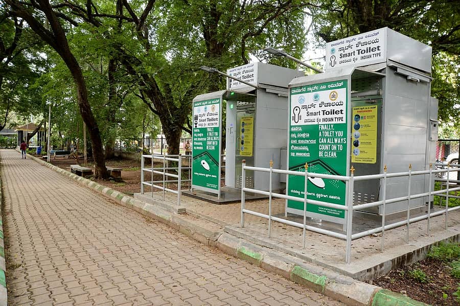 ಸ್ಮಾರ್ಟ್‌ ಸಿಟಿ ಯೋಜನೆಯಡಿ ದಾವಣಗೆರೆಯ ಕಾಸಲ್‌ ಶೆಟ್ಟಿ ಪಾರ್ಕ್‌ನಲ್ಲಿ ನಿರ್ಮಿಸಿರುವ ಇ–ಶೌಚಾಲಯ. –ಪ್ರಜಾವಾಣಿ ಚಿತ್ರ/ ಸತೀಶ ಬಡಿಗೇರ್