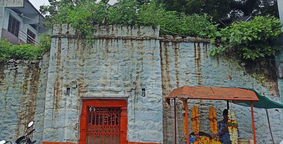 ಔರಾದ್ ಅಮರೇಶ್ವರ ದೇವಸ್ಥಾನ ಮಹಾದ್ವಾರ ಶಿಥಿಲಗೊಂಡಿದೆ