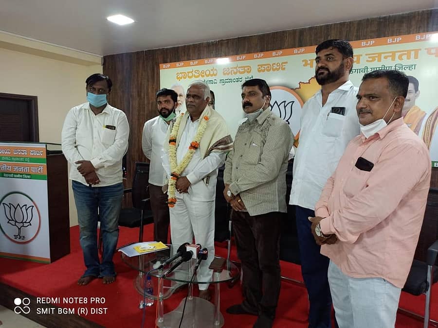 ರಾಜ್ಯಸಭೆ ಸದಸ್ಯ ಈರಣ್ಣ ಕಡಾಡಿ ಅವರನ್ನು ಬೆಳಗಾವಿಯಲ್ಲಿ ಬಿಜೆಪಿ ಗ್ರಾಮಾಂತರ ಜಿಲ್ಲಾ ಘಟಕದಿಂದ ಭಾನುವಾರ ಸತ್ಕರಿಸಲಾಯಿತು