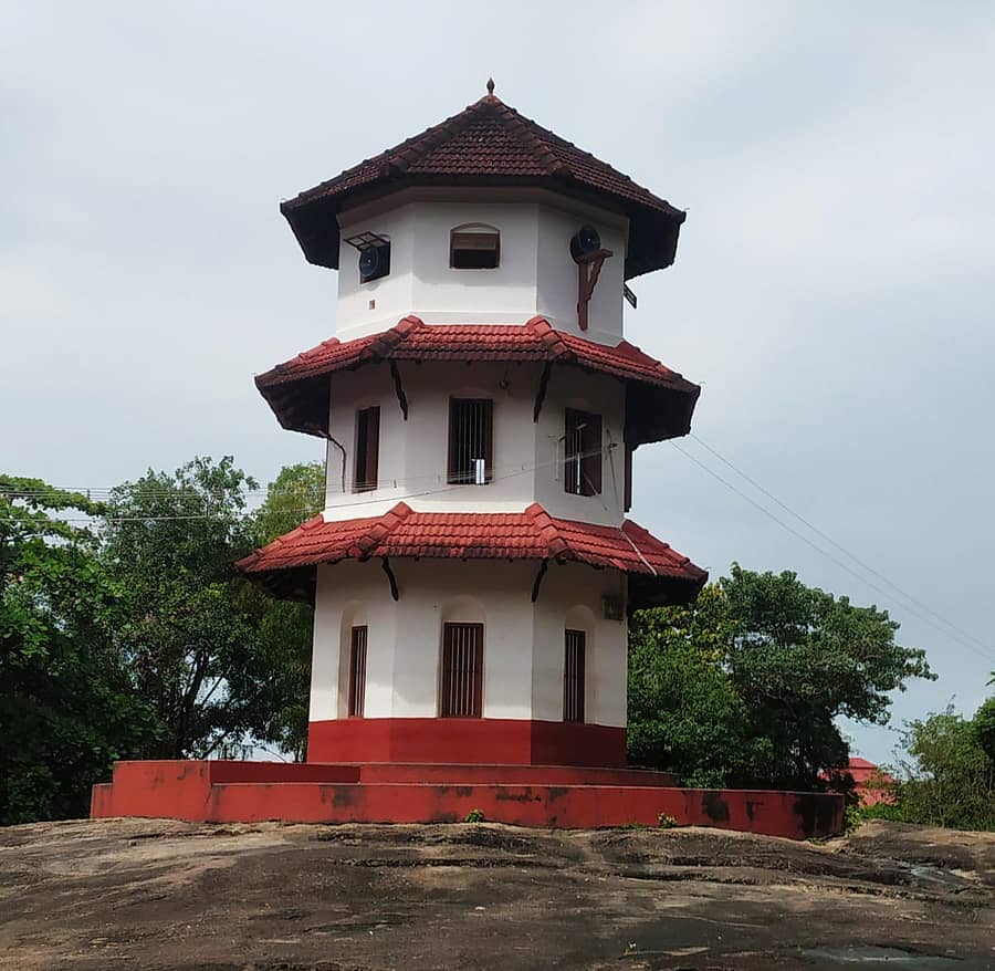 ಅಜ್ಜರಕಾಡು ಭುಜಂಗ ಉದ್ಯಾನದಲ್ಲಿರುವ ರೇಡಿಯೊ ಟವರ್