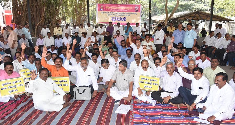 ಜನಗಣತಿಯ ಸಾಮಾಜಿಕ ಹಾಗೂ ಶೈಕ್ಷಣಿಕ ಸಮೀಕ್ಷೆ ವರದಿಯನ್ನು ಜಾರಿಗೊಳಿಸಬೇಕೆಂದು ಆಗ್ರಹಿಸಿ ಶಿವಮೊಗ್ಗದಲ್ಲಿ 2018ರಲ್ಲಿ ನಡೆದ ಧರಣಿಯ ಚಿತ್ರ– ಪ್ರಜಾವಾಣಿ ಸಂಗ್ರಹಚಿತ್ರ
