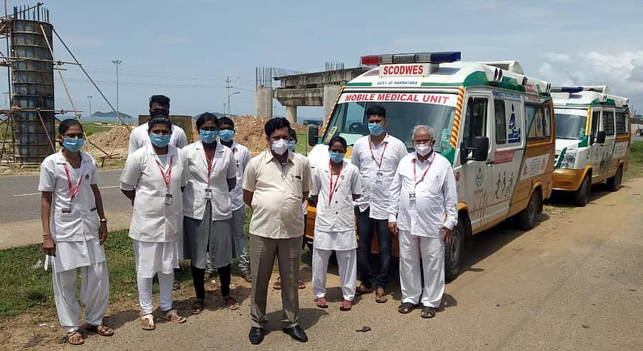 ಸಂಚಾರಿ ಆರೋಗ್ಯ ಘಟಕಗಳೊಂದಿಗೆ ‘ಸ್ಕೊಡ್‌ವೆಸ್’ ಸಂಸ್ಥೆಯ ಸಿಬ್ಬಂದಿ