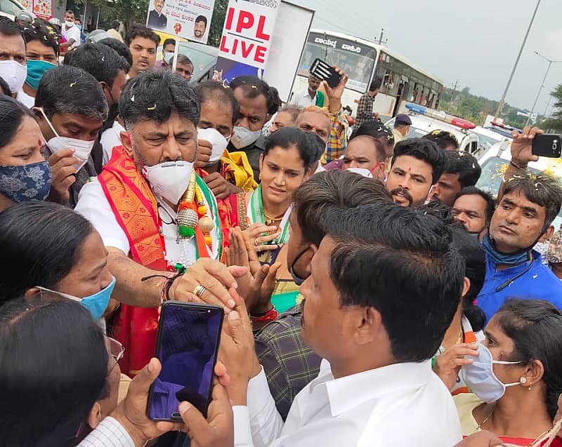 ಧಾರವಾಡ ನಗರಕ್ಕೆ ಆಗಮಿಸಿದ ಡಿ.ಕೆ. ಶಿವಕುಮಾರ್