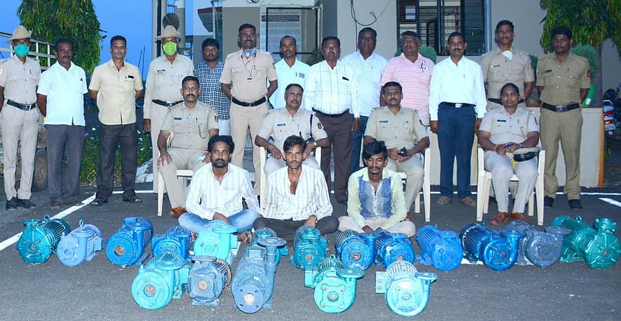 ಪಂಪ್ಸೆಟ್ ಕಳವು ಮಾಡಿದ ಆರೋಪಿಗಳನ್ನು ಮಹಾಗಾಂವ್ ಪೊಲೀಸರು ಶನಿವಾರ ಬಂಧಿಸಿದ್ದಾರೆ