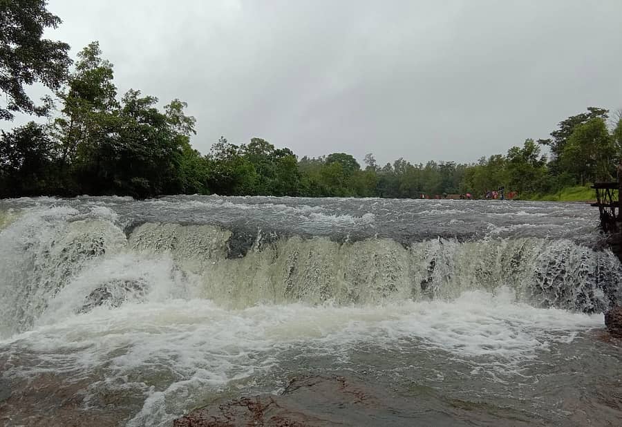 ನಿಪ್ಲಿ ಫಾಲ್ಸ್ನ ರಮಣೀಯ ದೃಶ್ಯ