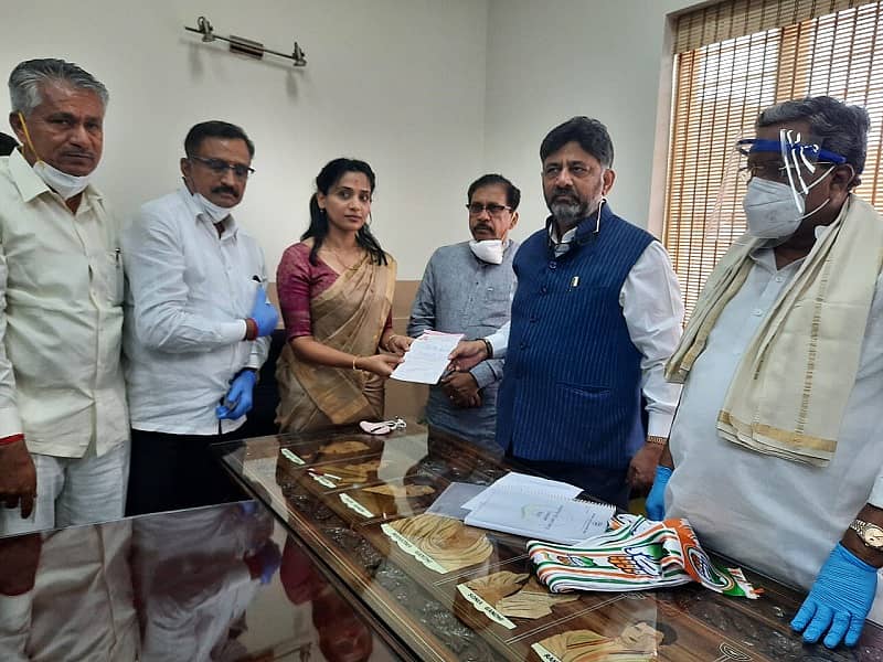 ಕಾಂಗ್ರೆಸ್ ಪಕ್ಷ ಸೇರಿದ ದಿವಂಗತ ಐಎಎಸ್ ಅಧಿಕಾರಿ ಡಿ.ಕೆ. ರವಿ ಪತ್ನಿ ಕುಸುಮಾ