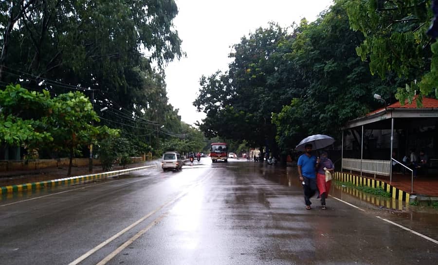 ಹೊಸಪೇಟೆ ನಗರ ಹಾಗು ಸುತ್ತಮುತ್ತಲು ಬಿರುಸಿನ ಮಳೆಯಾಗಿದೆ