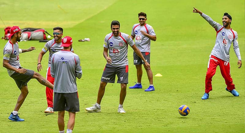 ಅಭ್ಯಾಸ ನಿರತ ಕಿಂಗ್ಸ್ ಆಟಗಾರರು