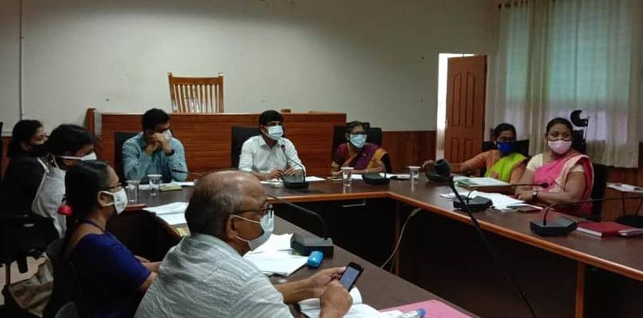 ಜಿಲ್ಲಾಧಿಕಾರಿ ಕಚೇರಿ ಸಭಾಂಗಣದಲ್ಲಿ ಮಂಗಳವಾರ ಜಿಲ್ಲಾ ಮಟ್ಟದ ಸಮಿತಿ ಸಭೆಯಲ್ಲಿ ಜಿಲ್ಲಾಧಿಕಾರಿ ಜಿ.ಜಗದೀಶ್ ಮಾತನಾಡಿದರು.