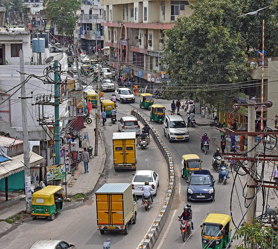 ಸದ್ಯ ಇರುವ ಕಿರಿದಾದ ಬೇಗೂರು ಮುಖ್ಯರಸ್ತೆ –ಪ್ರಜಾವಾಣಿ ಚಿತ್ರಗಳು/ಎಂ.ಎಸ್. ಮಂಜುನಾಥ್