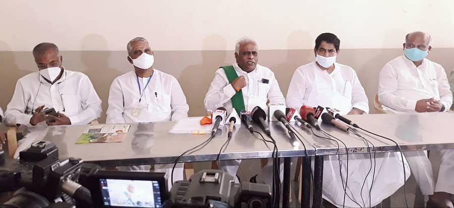 ಬಾಗಲಕೋಟೆಯಲ್ಲಿ ಬುಧವಾರ ರಾಜ್ಯಸಭಾ ಸದಸ್ಯ ಈರಣ್ಣ ಕಡಾಡಿ ಸುದ್ದಿಗೋಷ್ಠಿಯಲ್ಲಿ ಮಾತನಾಡಿದರು