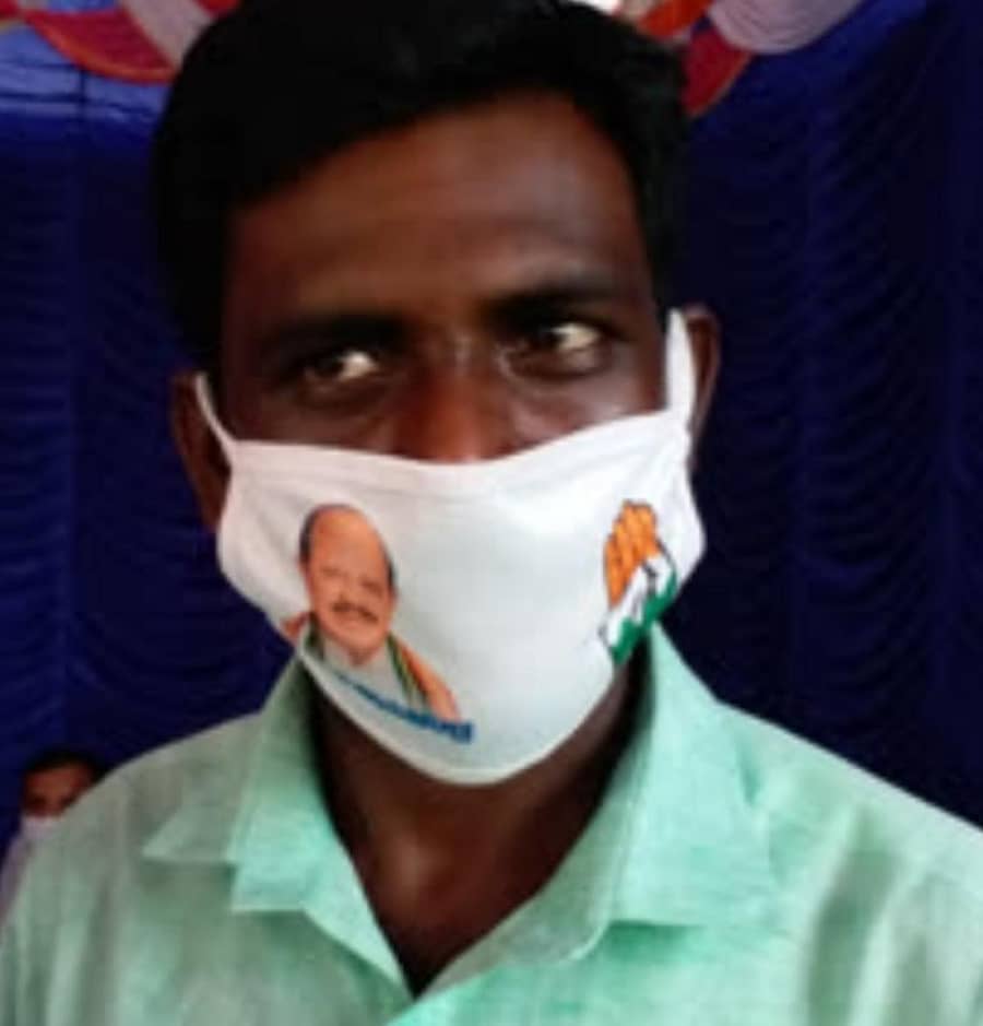 ತುಮಕೂರಿನಲ್ಲಿ ಬುಧವಾರ ನಡೆದ ಕಾಂಗ್ರೆಸ್ ಕಾರ್ಯಕ್ರಮದಲ್ಲಿ ಕಂಡು ಬಂದ ಮಾಸ್ಕ್