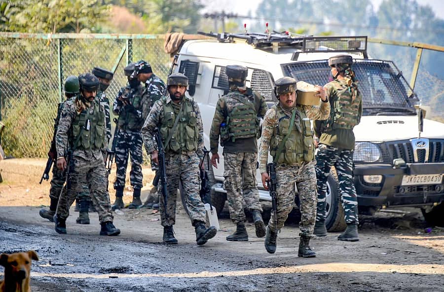 ಎನ್‌ಕೌಂಟರ್‌ ನಡೆದ ಸ್ಥಳದಲ್ಲಿ ಭದ್ರತಾಪಡೆ ಯೋಧರನ್ನು ನಿಯೋಜಿಸಲಾಗಿದೆ –ಪಿಟಿಐ ಚಿತ್ರ