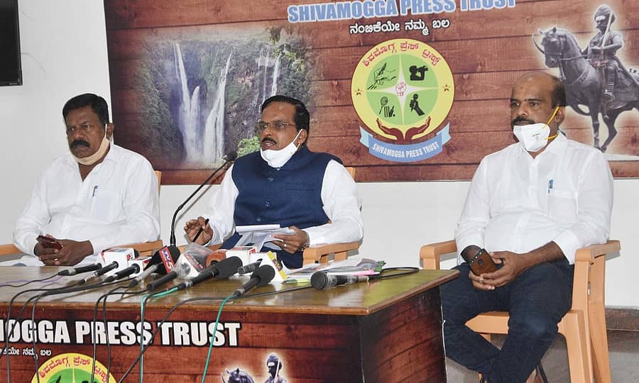 ಶಿವಮೊಗ್ಗ ಪ್ರೆಸ್ಟ್ರಸ್ಟ್ ಬುಧವಾರ ಆಯೋಜಿಸಿದ್ದ ಸಂವಾದ ಕಾರ್ಯಕ್ರಮದಲ್ಲಿ ಎಂಎಡಿಬಿ ಅಧ್ಯಕ್ಷ ಕೆ.ಎಸ್.ಗುರುಮೂರ್ತಿ ಮಾತನಾಡಿದರು.