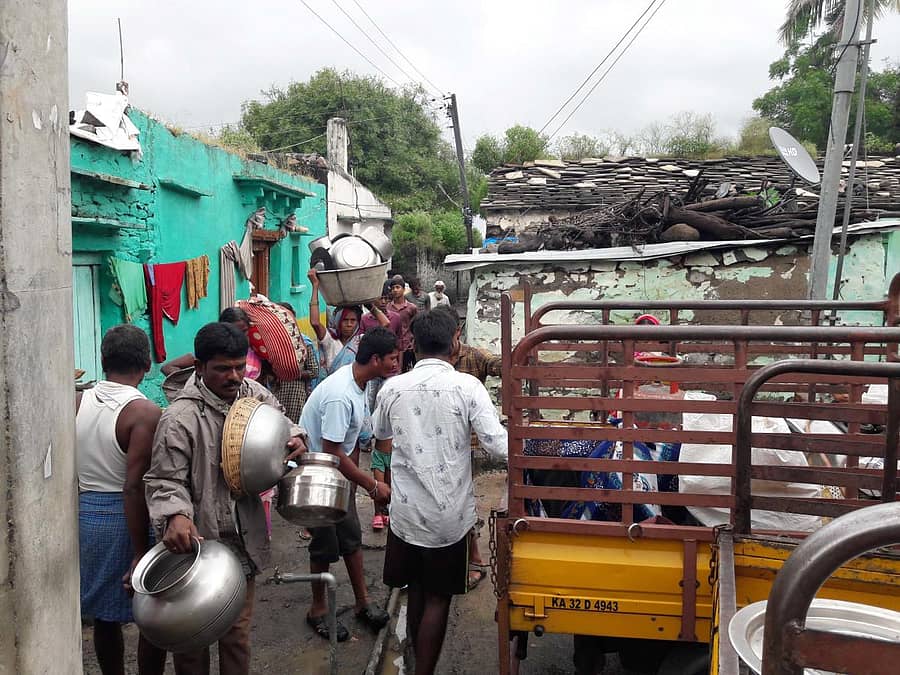 ಕಮಲಾಪುರ ತಾಲ್ಲೂಕಿನ ಕುರಿಕೋಟಾ ಗ್ರಾಮದಲ್ಲಿ ಬೆಣ್ಣೆತೊರಾ ಹಿನ್ನೀರು ನುಗ್ಗಿರುವುದರಿಂದ ಸಾರ್ವಜನಿಕರು ಮನೆ ಖಾಲಿ ಮಾಡಿದರು