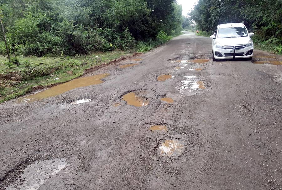 ಅಂಕೋಲಾ ತಾಲ್ಲೂಕಿನ ಹಿಲ್ಲೂರು ರಸ್ತೆಯ ಸ್ಥಿತಿ ಈಗ ಹೀಗಿದೆ