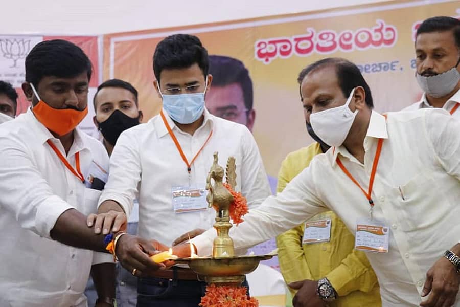 ಆನೇಕಲ್ ತಾಲ್ಲೂಕಿನ ಸರ್ಜಾಪುರದಲ್ಲಿ ಆಯೋಜಿಸಿದ್ದ ಸಂವಾದ ಕಾರ್ಯಕ್ರಮವನ್ನು ಬಿಜೆಪಿ ಯುವ ಮೋರ್ಚಾದ ರಾಷ್ಟ್ರೀಯ ಅಧ್ಯಕ್ಷ ತೇಜಸ್ವಿ ಸೂರ್ಯ ಉದ್ಘಾಟಿಸಿದರು