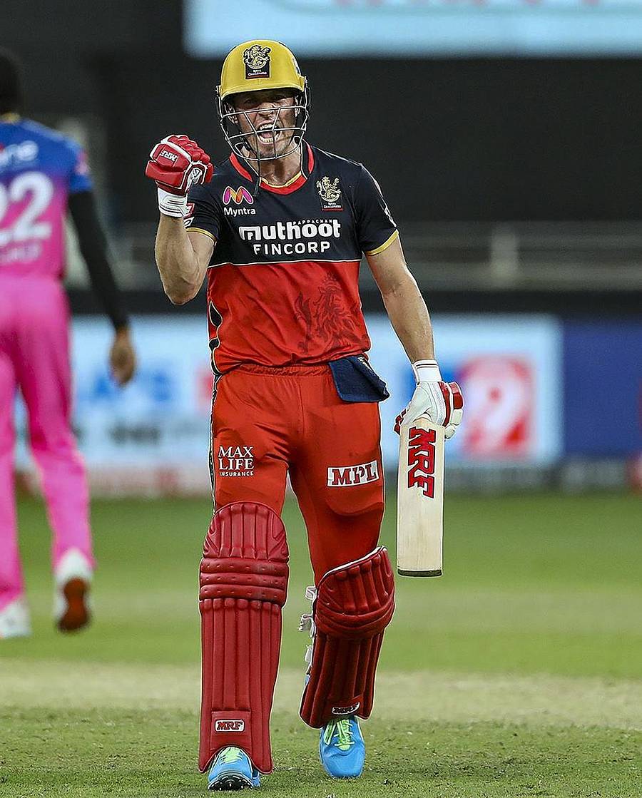 ವಿಜಯದ ಸಂಭ್ರಮದಲ್ಲಿ ಎಬಿ ಡಿ ವಿಲಿಯರ್ಸ್‌ –ಪಿಟಿಐ ಚಿತ್ರ 