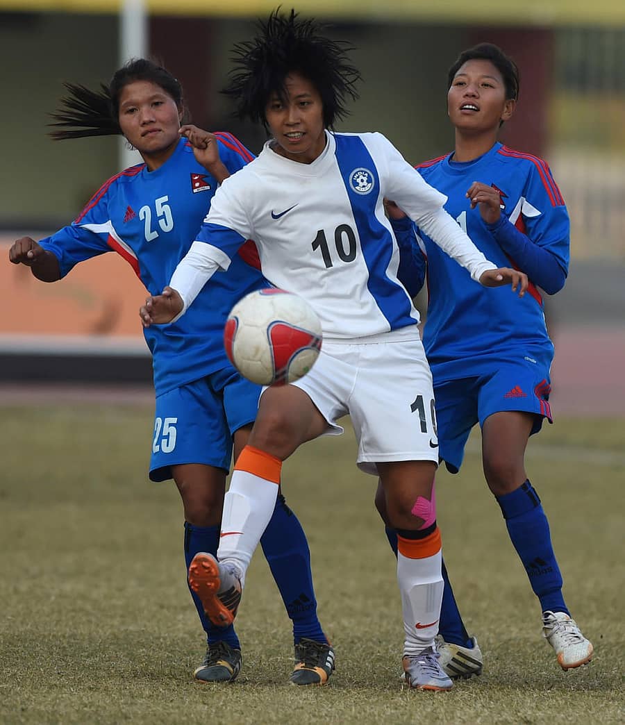 ಬಾಲಾ ದೇವಿ (ಮಧ್ಯೆ)–ಎಎಫ್‌ಪಿ ಚಿತ್ರ