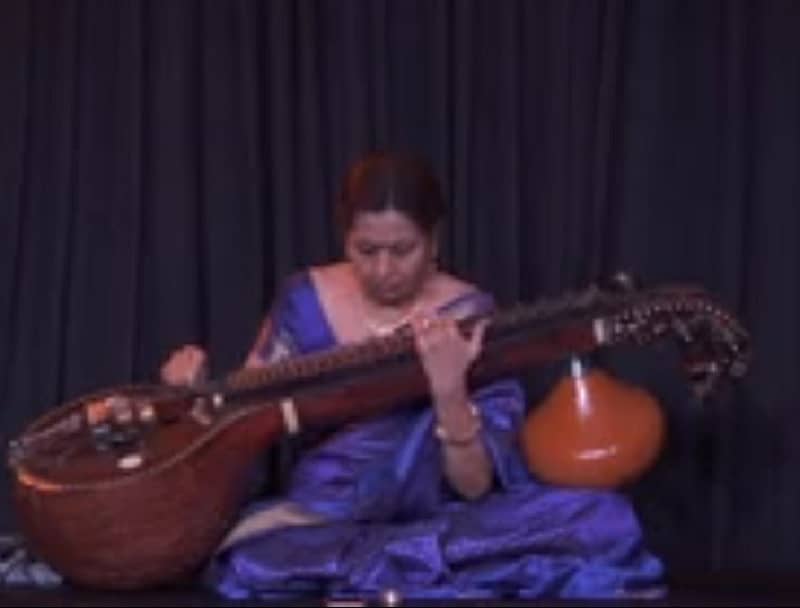 ಡಾ.ಸುಮಾ ಸುಧೀಂದ್ರ ಅವರಿಂದ ವೀಣಾ ವಾದನ