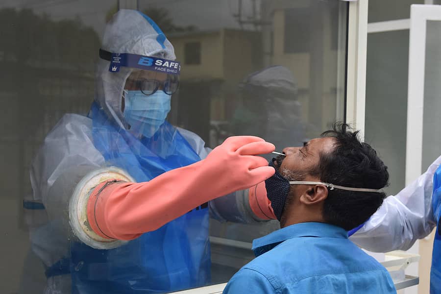 ಗಂಟಲು ದ್ರವ ಮಾದರಿ ಸಂಗ್ರಹದ ಸಾಂದರ್ಭಿಕ ಚಿತ್ರ