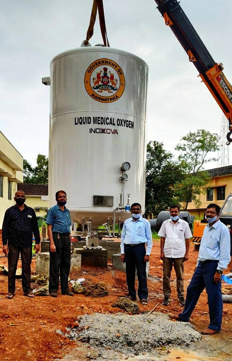 ಜಿಲ್ಲಾ ಆಸ್ಪತ್ರೆಯ ಆವರಣದಲ್ಲಿ ನಿರ್ಮಿಸಲಾಗಿರುವ 6,000 ಲೀಟರ್ ಸಾಮರ್ಥ್ಯದ ದ್ರವರೂಪದ ಆಮ್ಲಜನಕ ಸ್ಥಾವರ.