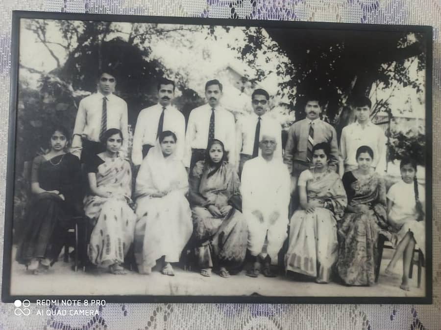 ಮುಧೋಳ ತಾಲ್ಲೂಕು ಭಂಟನೂರಿನ ರಾಮಣ್ಣ ಸೊನ್ನದ ಕುಟುಂಬದ ಅಪರೂಪದ ಚಿತ್ರ