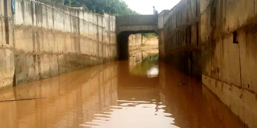 ಹಾವೇರಿ ತಾಲ್ಲೂಕು ಕೋಳೂರು ಗ್ರಾಮದ ಸಮೀಪ ರೈಲ್ವೆ ಕೆಳ ಸೇತುವೆಯಲ್ಲಿ ನಿಂತಿರುವ ಮಳೆ ನೀರು